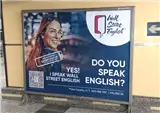 Jet publicitario en el intercomunicador de la estación de Àngel Guimerà, Valencia
